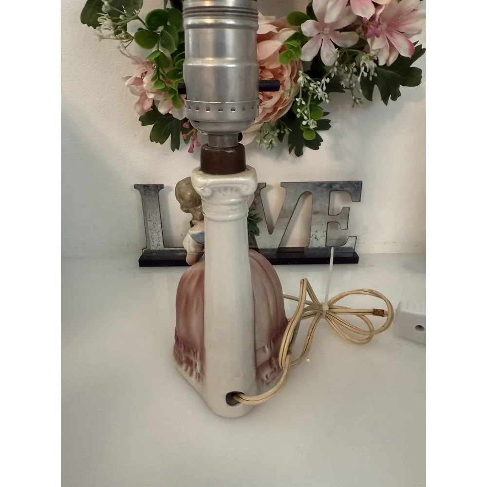 Vintage Victorian Figural Boudoir Lamp 10